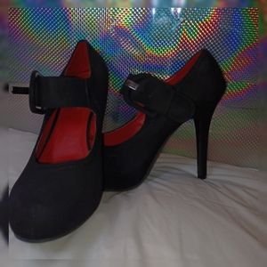 Mary Jane Silhouette Pumps